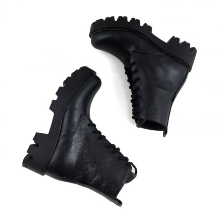 Bocanci cu siret, din piele neagra texturata [3]