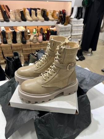 OUTLET TOAMNA-IARNA - Bocanci cu siret si bareta cu catarama , din piele naturala.