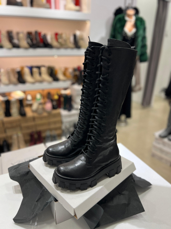 Bocanci cu siret si talpa antiderapanta, din piele naturala neagra texturata [2]