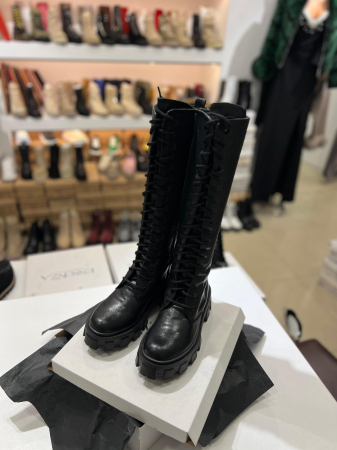 Bocanci cu siret si talpa antiderapanta, din piele naturala neagra texturata [1]