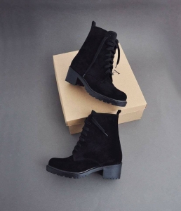 Reduceri - Bocanci din piele intoarsa neagra