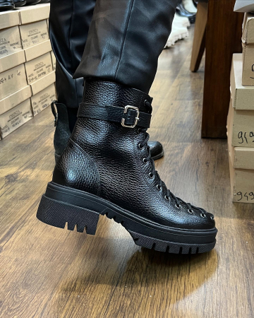 Vivienne Black [1]