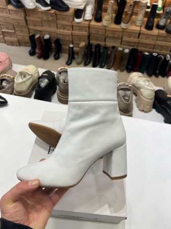 Botine din piele naturala alba   [2]