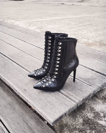 Botine Stiletto cu siret si capse metalice, din piele neagra [1]