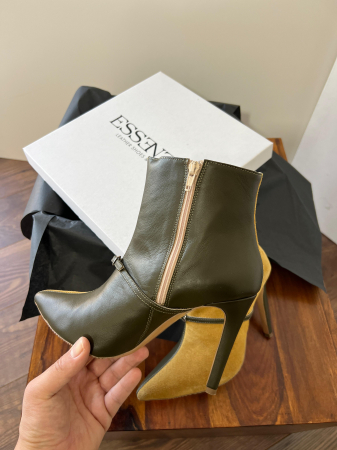 Botine Stiletto din piele intoarsa galben mustar si piele kaki, accesorizate cu bareta si catarama peste rist [1]