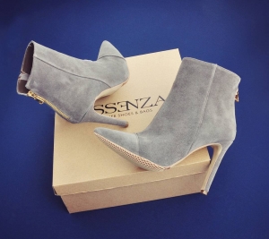 REDUCERI - Botine Stiletto din piele intoarsa  gri