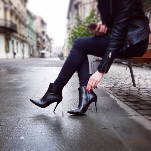Reduceri - Botine Stiletto din piele naturala neagra