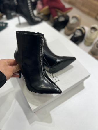 Botine Stiletto din piele neagra, accesorizate cu fermoar metalic [1]