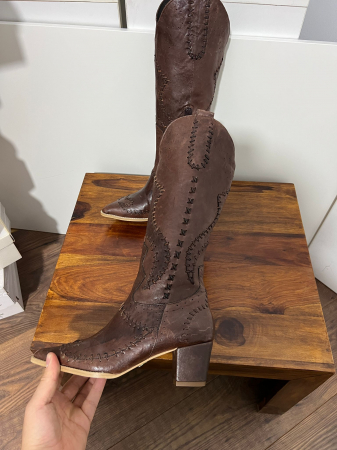 Ciocate  din piele inaturala maron, cu perforatii si cusaturi decorative [2]