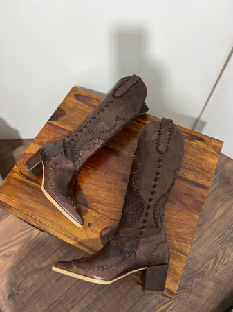 Ciocate  din piele inaturala maron, cu perforatii si cusaturi decorative [4]