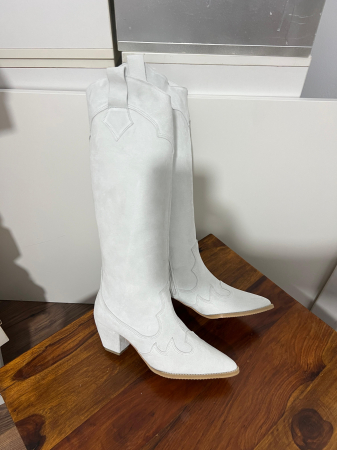 Ciocate lungi,din piele intoarsa alb unt. [2]