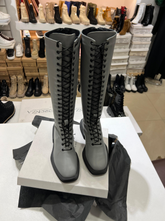 Cizme cu talpa moderna, antiderapanta, cu varf patrat, din piele naturala gri. Foarte practice si comode, aceCizme cu talpa moderna, antiderapanta, cu varf patrat, din piele naturala gri. Foarte pract [1]