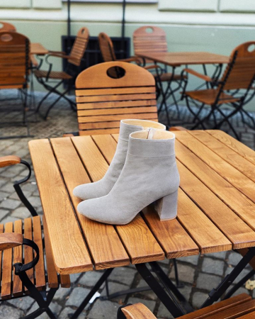 Ghete - Ghete din piele intoarsa gri, cu toc gros