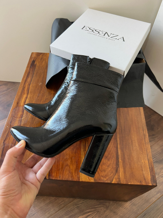 Ghete din piele lacuita neagra [1]