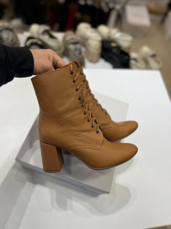 Ghete din piele naturala maro cu siret si toc gros,foarte stabil, imabracat in piele [2]