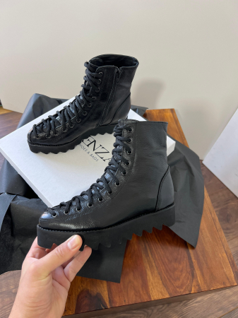 Ghete Everest cu siret, din piele neagra bizonata [2]