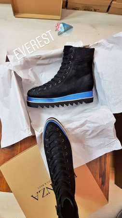 Insta Shop - Ghete Everest cu siret, din piele neagra patinata si piele laminata albastra,