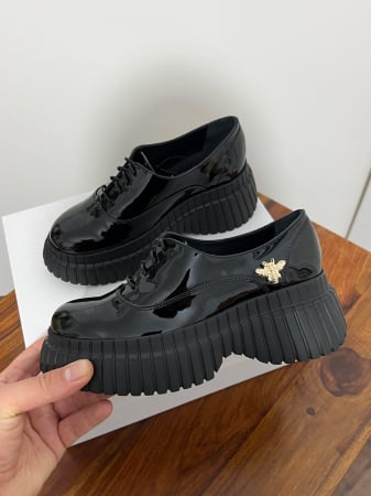 Pantofi Chara C black patent golden bee [7]