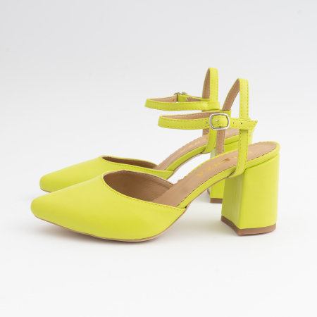 Pantofi cu varf ascutit decupati, cu barete peste calcai, din piele naturala verde neon. [2]