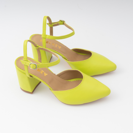 Pantofi cu varf ascutit decupati, cu barete peste calcai, din piele naturala verde neon. [3]