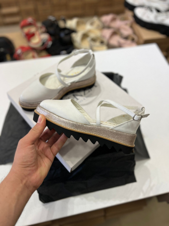 OUTLET PRIMAVARA-VARA - Pantofi decupati, din piele naturala alba si auriu glitter