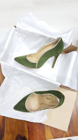 Pantofi stiletto din piele intoarsa kaki cu paspol beige [1]