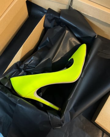Pantofi Stiletto din piele naturala, verde neon, cu captusala din piele,si varf ascutit . [3]