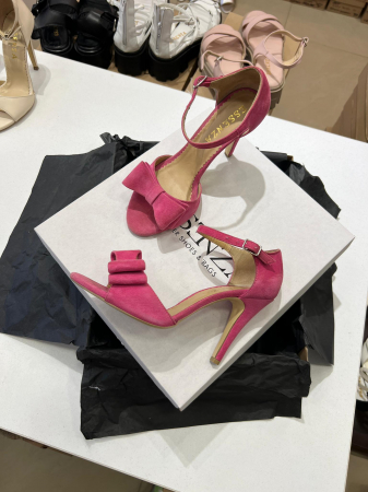 OUTLET PRIMAVARA-VARA - Sandale cu funde duble, din piele intoarsa roz intens.