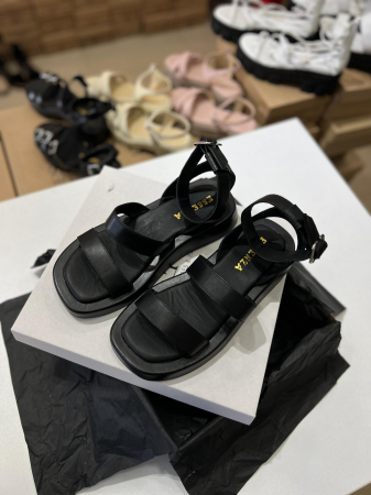 OUTLET PRIMAVARA-VARA - Sandale cu talpa groasa si barete late  , din piele naturala, negru box