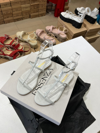 Sandale cu talpa joasa, cu bareta subtiri din piele alba  [3]