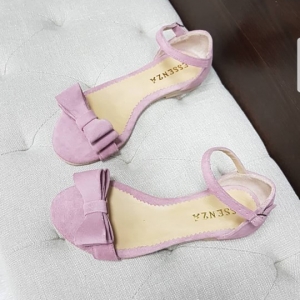 Sandale - Sandale cu talpa joasa, cu fundite din piele intoarsa roz