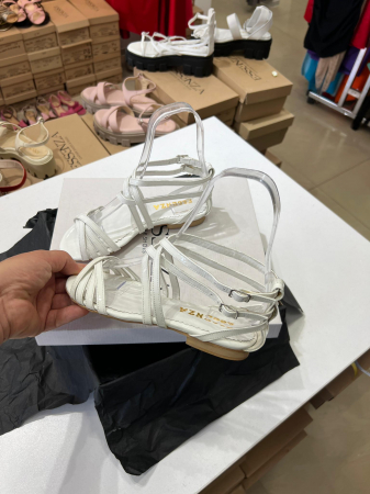 OUTLET PRIMAVARA-VARA - Sandale cu talpa joasa, din piele alba lacuita