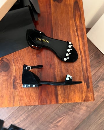 Sandale cu talpa joasa, din piele intoarsa neagra, accesorizate cu perle [6]