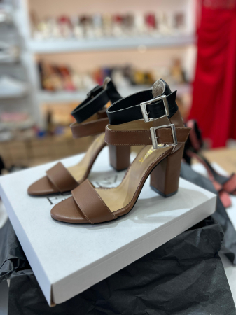 OUTLET PRIMAVARA-VARA - Sandale cu toc gros, din piele naturala maron si neagra.