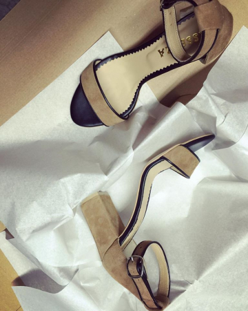 Insta Shop - Sandale cu toc gros, din piele naturala neagra si piele intoarsa beige