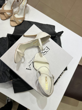 OUTLET PRIMAVARA-VARA - Sandale din piele naturala alb unt, cu toc stiletto si staif inchis la calcai