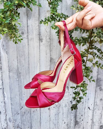 Insta Shop - Sandale din piele naturala rosu burgund, cu toc gros se le ofera stabilitate