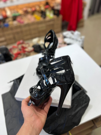 OUTLET PRIMAVARA-VARA - Sandale din piele neagra lacuita