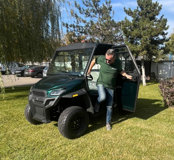 Electric UTV 2 seats - Closed [2]