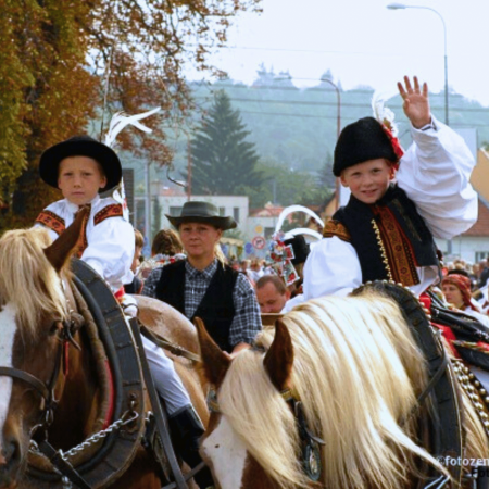 Excursii Romania - Excursie la Brasov, Parada Junilor