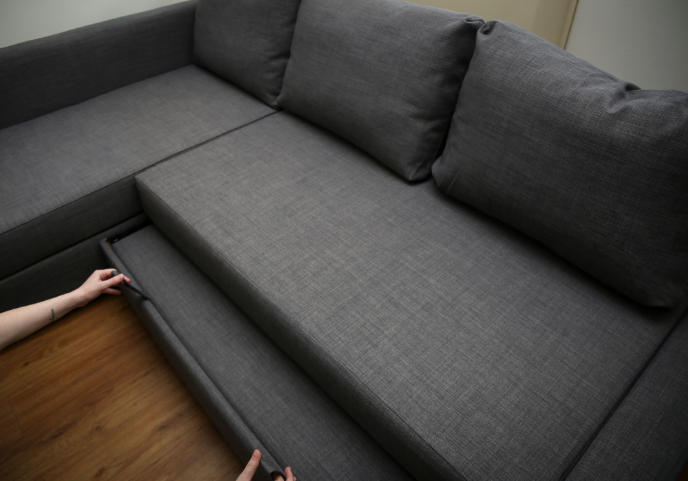 Coltare pentru living care se transforma in pat: de ce sunt o solutie practica pentru musafiri?