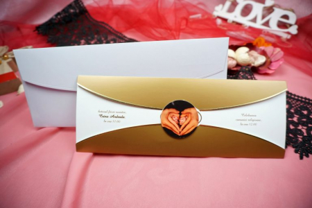 Invitatie 70749_x_hands2 [1]