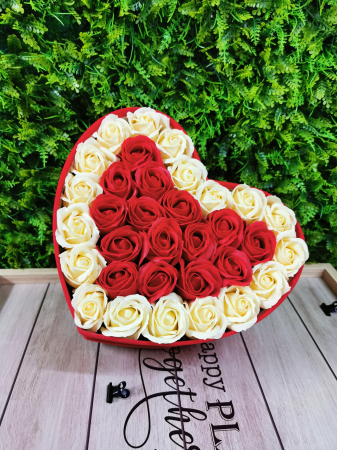 Cutii flori de sapun - Cutie cu trandafiri de sapun EXT-B12