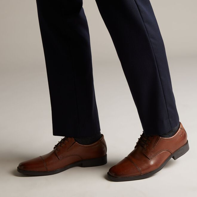 Pantofi barbati piele CLARKS Tilden Cap maro [3]