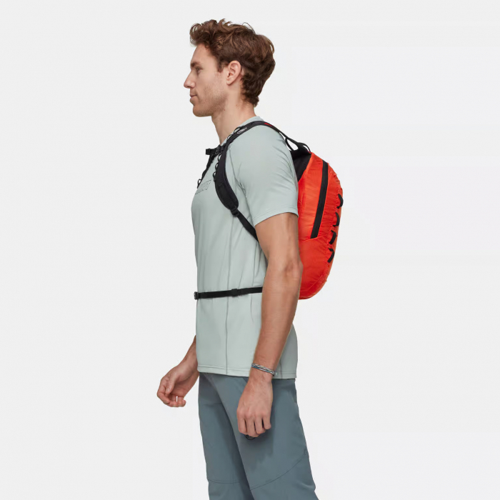 Rucsac drumetie usor MAMMUT Neon Light 12L rosu [4]