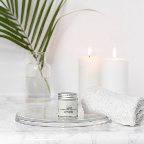 Crema Iluminatoare cu Vitamina C [4]
