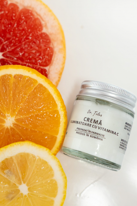 Crema Iluminatoare cu Vitamina C [5]