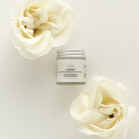 Crema Iluminatoare cu Vitamina C [2]
