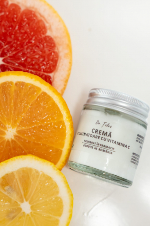 Crema Iluminatoare cu Vitamina C [4]