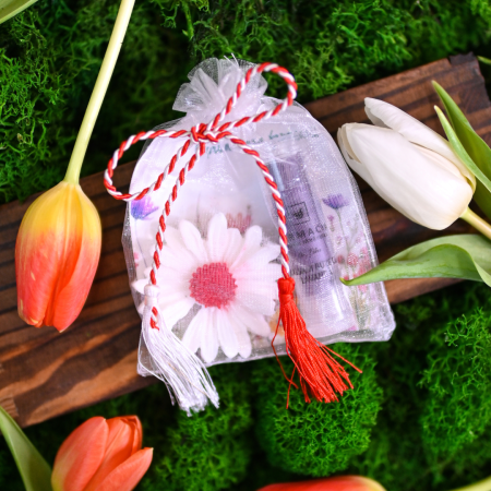 Strugurel de buze cu lavanda - martisor